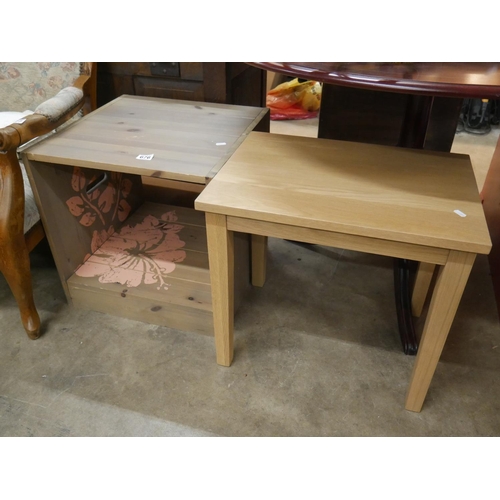 676 - 2 OCCASIONAL TABLES