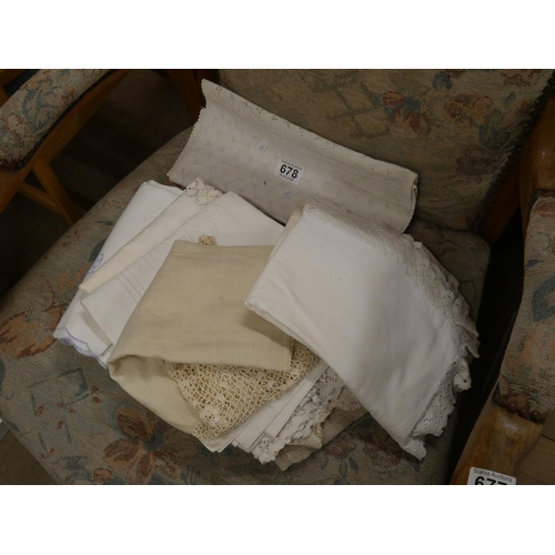 678 - LOT OF LINEN