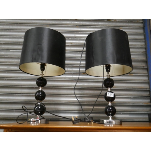 724 - PAIR OF LAMPS