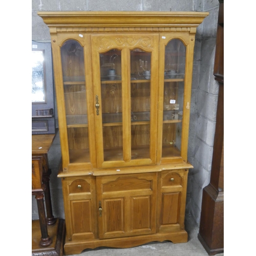 735 - OAK DISPLAY UNIT