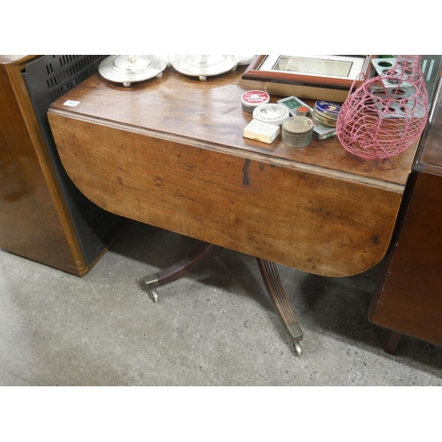 763 - DROP LEAF TABLE