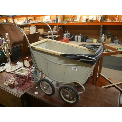 765 - VINTAGE CHILDS PRAM