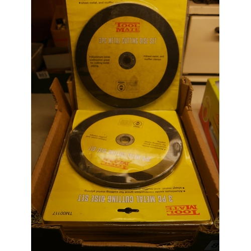 801 - BOX OF CUTTING DISCS