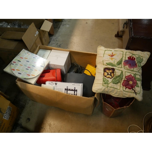 813 - BOX LOT