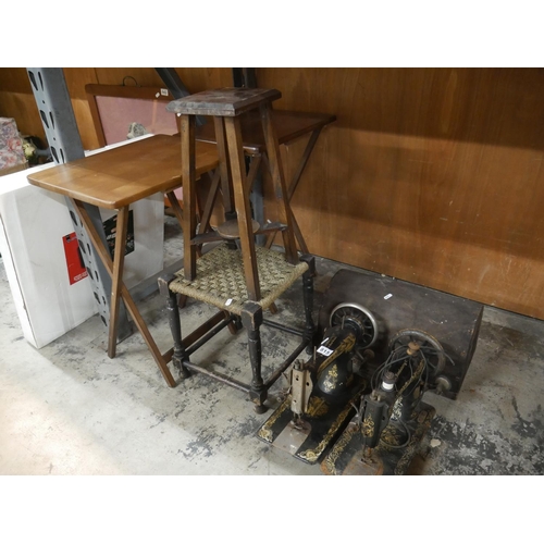 815 - 2 SINGER SEWING MACHINES PLUS LOT OF OCCASIONAL FURNITURE