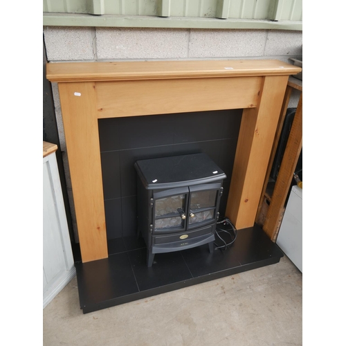 102 - FIRE SURROUND & ELECTRIC STOVE WITH REMOTE CONTROL (WORKING)