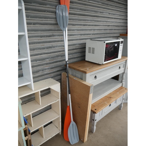 106 - 2 PADDLES & FOLDING TABLE