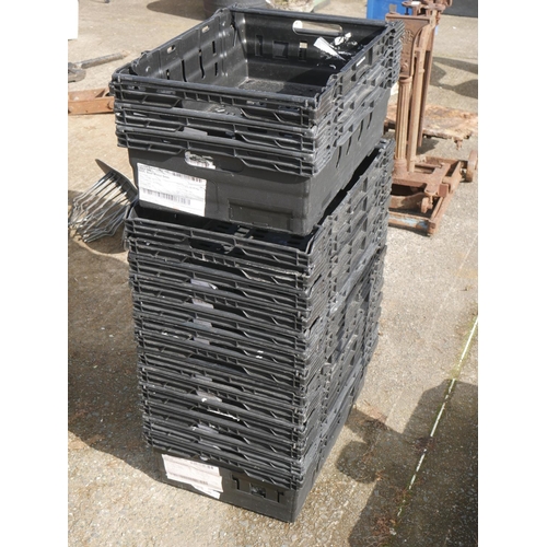 40 - LOT OF STORAGE CRATES