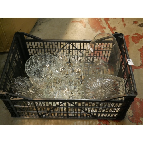 768 - BOX OF MIXED GLASSWARE