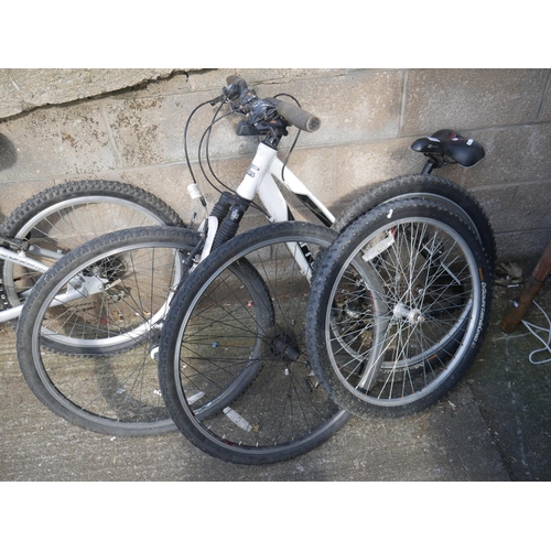 110 - CARRERO BIKE (NEEDS REPAIRS)