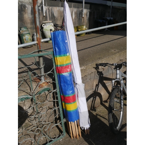 112 - WIND BREAK & PARASOL