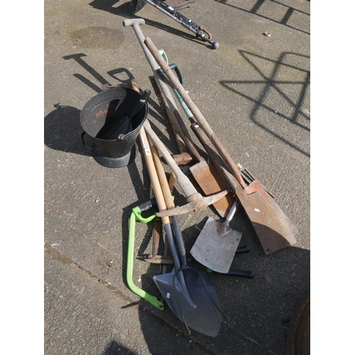 43 - LOT OF HAND TOOLS