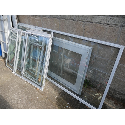 72 - 11 ALUMINIUM WINDOWS