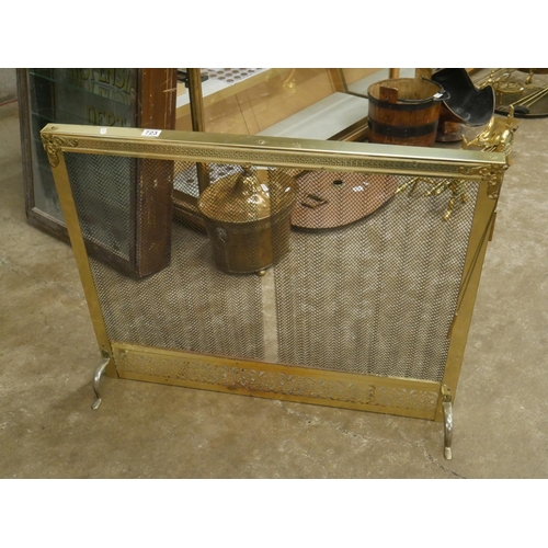 723 - BRASS CHAINLINK FIRESCREEN