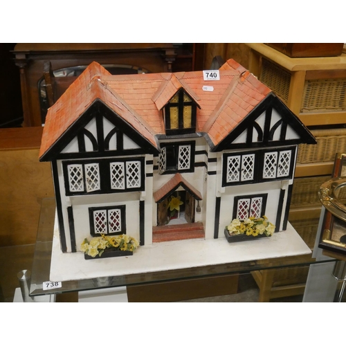 740 - DOLLS HOUSE & CONTENTS