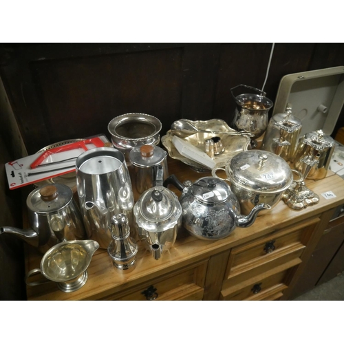 747 - LOT OF SILVER PLATE