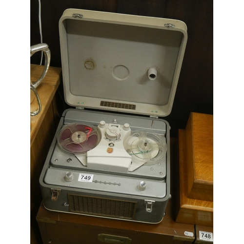 749 - REEL TO REEL RECORDER