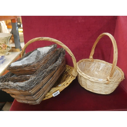 809 - SELECTION OF BASKETS