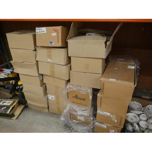 812 - LARGE LOT OF NEW COMMERCIAL LIGHTS