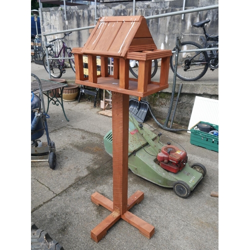 151 - BIRD HOUSE