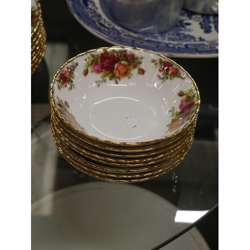 732 - 8 OLD COUNTRY ROSE DESSERT BOWLS