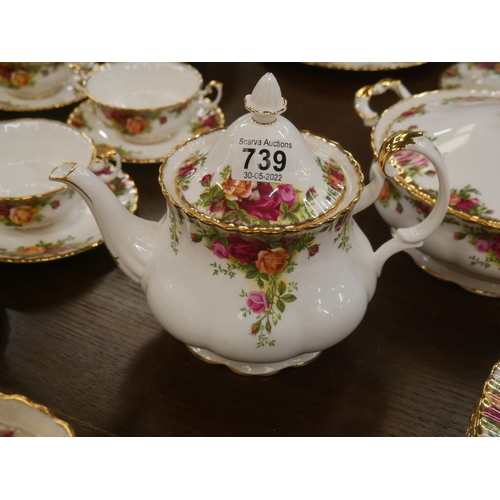 739 - LARGE OLD COUNTRY ROSE TEA POT