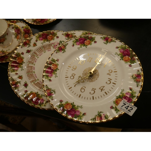 742 - OLD COUNTRY ROSE CLOCK & CALENDAR PLATES