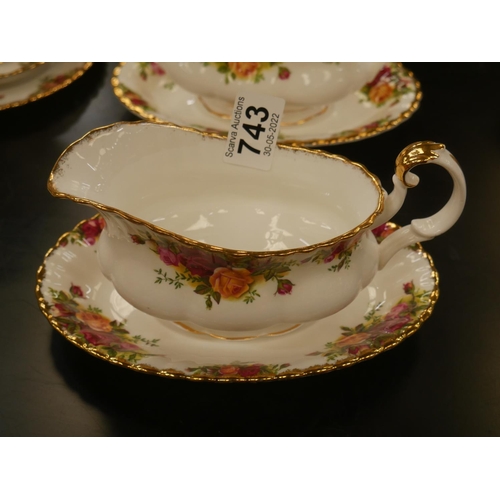 743 - SINGLE OLD COUNTRY ROSE GRAVY BOAT