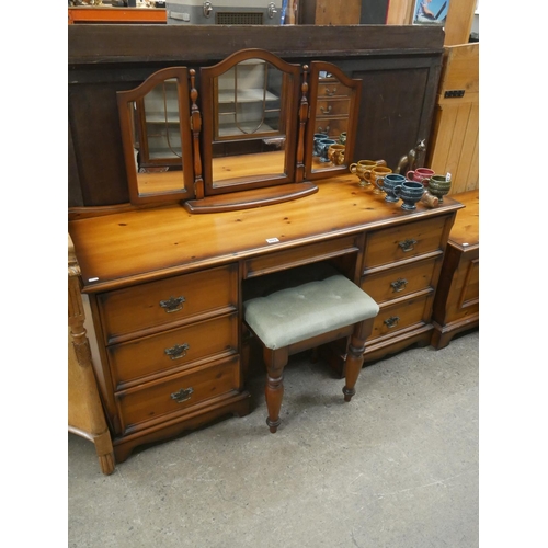 809 - DRESSING TABLE & STOOL