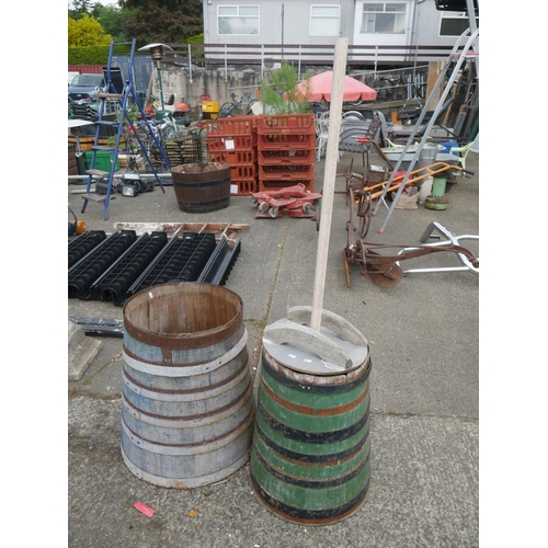 32 - 2 UPRIGHT CHURNS