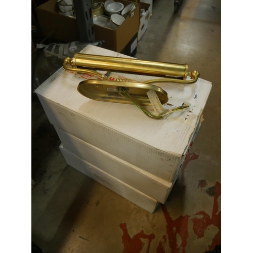 900 - 3 BRASS PICTURE LIGHTS