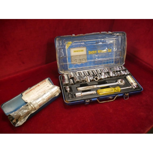 328 - IMPACT DRIVER & SOCKET SET