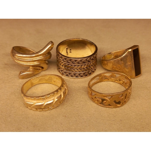 421 - SELECTION OF SILVER RINGS