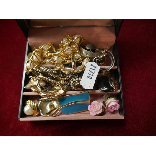 426 - BOX OF MIXED JEWELLERY