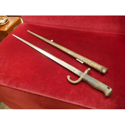 472 - BAYONET & SCABBARD