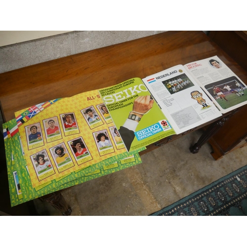 521 - FOOTBALL STICKER ALBUM & MAGAZINES