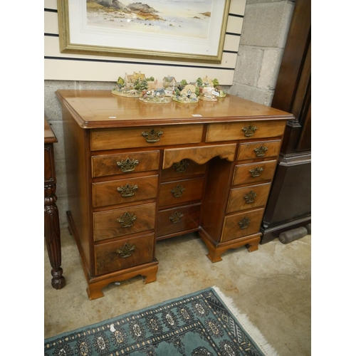 524 - EARLY GEORGIAN MAHOGANY KNEEHOLE DESK