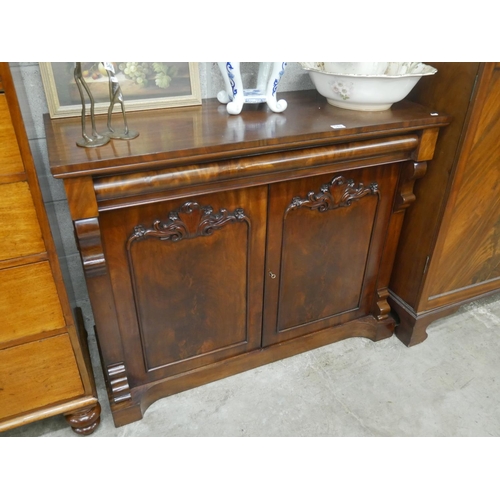 549 - VICTORIAN MAHOGANY 2 DOOR CHIFFONIER