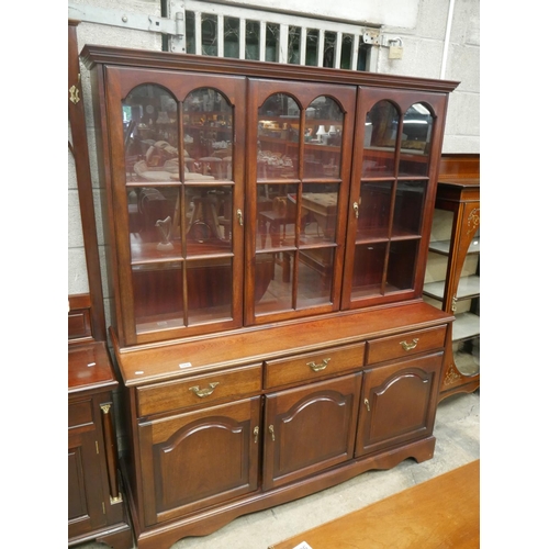 560 - 3 DOOR BOOKCASE