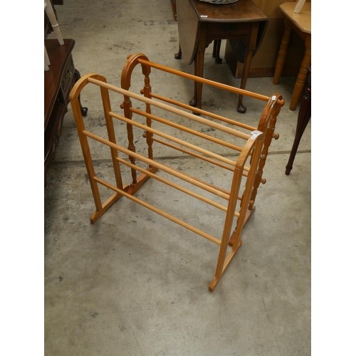 573 - 2 TOWEL RAILS