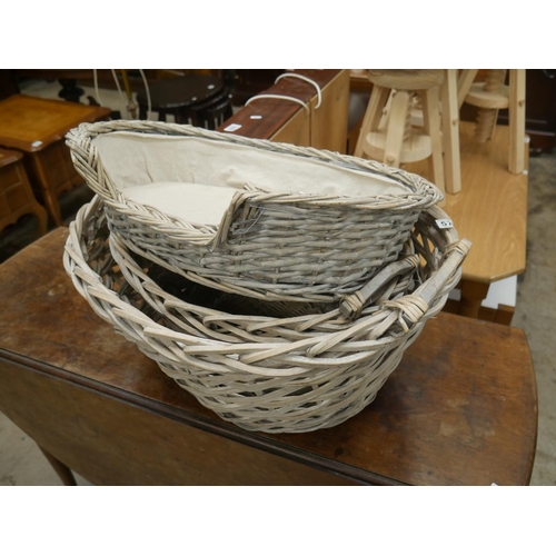 579 - LOT OF BASKETS