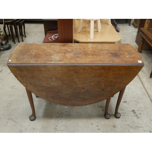 580 - GEORGIAN IRISH PAD FOOT MAHOGANY DROP LEAF TABLE