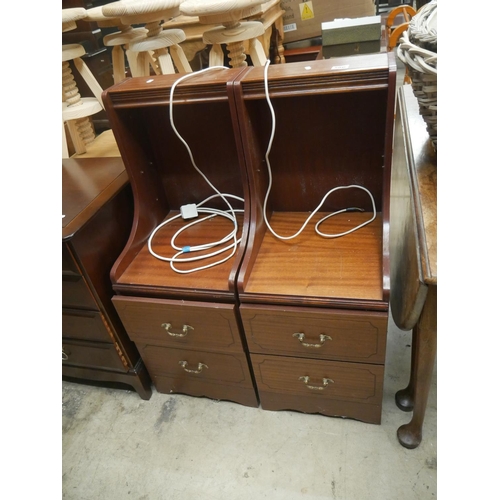 586 - 2 BEDSIDE CABINETS