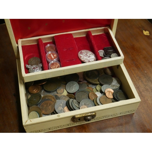 594 - BOX OF MIXED COINS