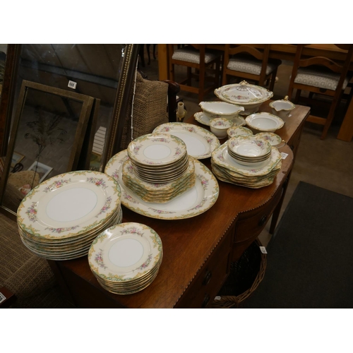 622 - LARGE NORITAKE DINNER SERVICE