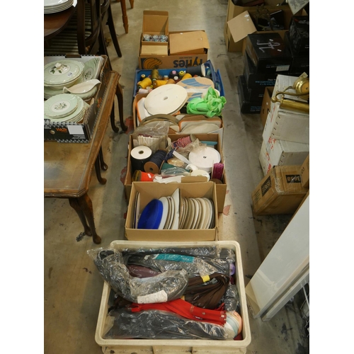 645 - LARGE LOT OF THREAD & VELCRO ETC