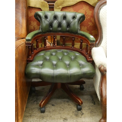 662 - DEEP BUTTON CAPTAINS CHAIR