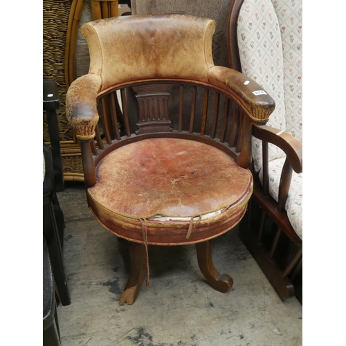 678 - LEATHER SWIVEL CHAIR - SOME DAMAGE ON FEET