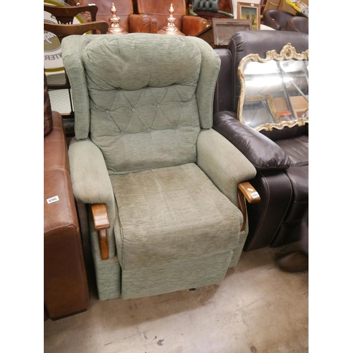 698 - RECLINING CHAIR