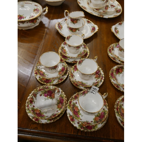 715 - OLD COUNTRY ROSE PART TEA SET